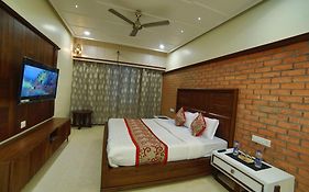 Mid Town Inn Mount Abu 3*